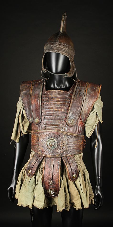 Greek Upper Body Armour And Tunic Achilles Brad Pitt, Greek Armour, Ancient Greek Clothing, Armour Ideas, City Of Troy, Dnd Oc, Greek Soldier, Eric Bana, Brian Cox