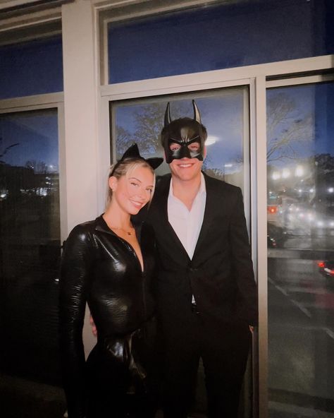 Couple Duo Halloween Costumes, Bat Woman And Batman Costume, Bat Man And Cat Woman Costume Couple, Catwoman And Batman Halloween Costume, Batman Cat Woman Costume, Bc And Gf Halloween Costumes, Batman Halloween Costumes Men, Couples Costume Brunettes, Batman And Cat Women Costumes