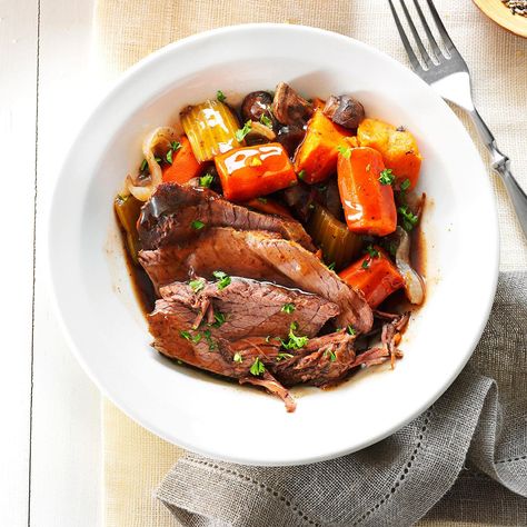 Irish Pot Roast, Braised Roast, Roast Beef Recipe, Slow Cooker Pot Roast Recipes, Root Vegetables Recipes, Perfect Pot Roast, Pot Roast Slow Cooker, Pot Roast Recipes, Beef Recipe