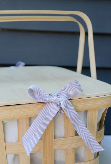 IKEA Hack: Contemporary DIY Picnic Basket Diy Picnic Basket, Picnic Basket Diy, Picnic Diy, Diy Picnic, Sewing Upholstery, Basket Makeover, Miscellaneous Gifts, Basket Diy, Ball Birthday Parties