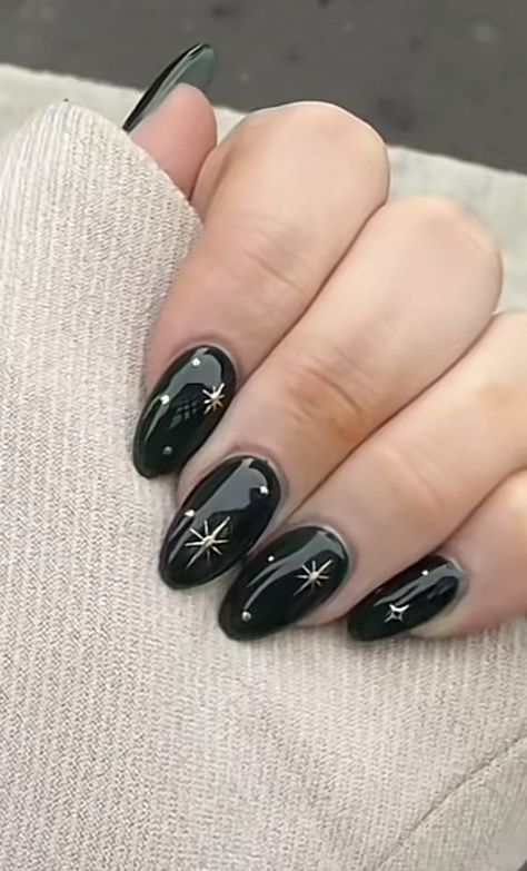 Halloween Maquillaje, Aries Women, Christmas Nail Ideas, Witch Nails, Witchy Nails, Space Nails, Moon Nails, Perfect Manicure, Spring Nail Designs