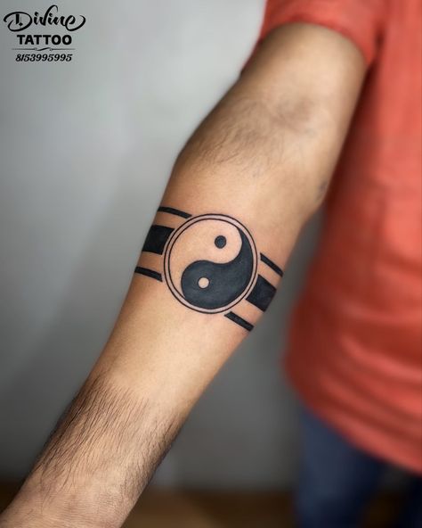 Yin Yang Arm Band Tattoo, Moto Logo Design, Tattoo Arm Band, Yin Yang Tattoo, Ying Yang Tattoo, Yang Tattoo, Moto Logo, Yin Yang Tattoos, Easy Love Drawings