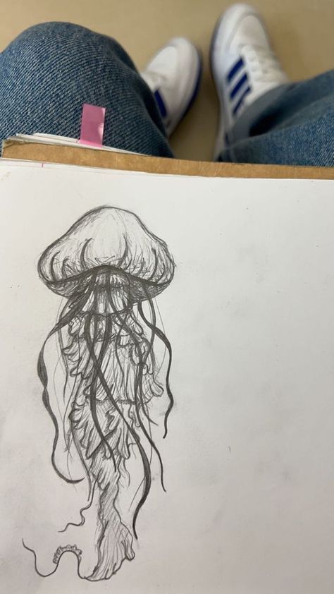 Jellyfish Pencil Sketch, Fish Drawing Detailed, Jellyfish Charcoal Drawing, Abstract Nature Drawing, Jellyfish Pencil Drawing, Beachy Sketch, Jellyfish Sketch Simple, Ocean Theme Drawings, Jellyfish Drawing Pencil