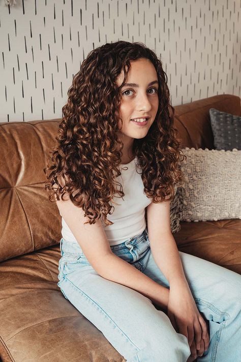 Curly Hair Routine for Teens. A simple, step by step guide with techniques and product recommendations that really work. For what they need and what they want. So they can feel comfortable, happy and confident when they look in the mirror. And learn how to embrace their natural hair texture and curl pattern. Teen Curly Hairstyles, Teen Haircuts, Teen Girl Haircut, Happy And Confident, Frizz Free Curls, Best Hair Dryer, Medium Curly, Girl Haircut, Texturizer On Natural Hair