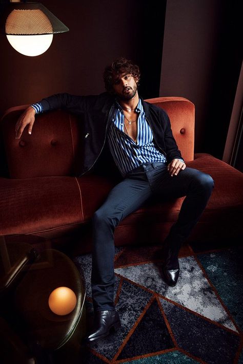 Muscular Men Fashion Suits, Male Singer Photoshoot, Male Portrait Poses, Men Fashion Photoshoot, Marlon Teixeira, Male Models Poses, Mens Photoshoot Poses, Portrait Photography Men, Men Photoshoot