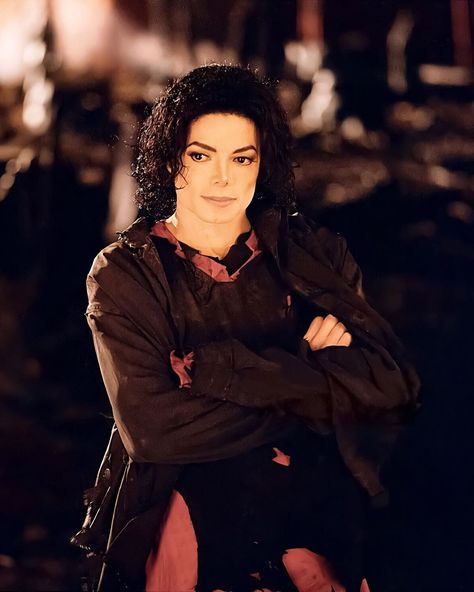 Michael Jackson "Earth song" 1996 Michael Jackson Biography, Hee Man, Earth Song, Michael Jackson Art, Joseph Jackson, Michael Jackson Pics, King Of Pop, Jackson 5, The Jacksons