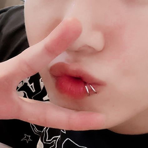 Jungkook's Lips, Middle Lip Piercing, Jungkook Piercing, Игрушки Funko Pop, Cute Lips, Bts Jungkook Birthday, Jeon Jungkook Photoshoot, Lip Ring, Quick Outfits