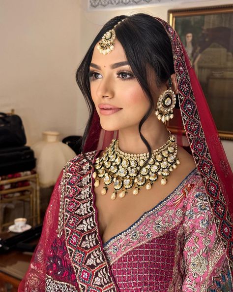 Ridhi Verma | Makeup & Hair (@makeoversbyridhiverma) • Instagram photos and videos Wedding Bridal Look Indian, Punjabi Wedding Hairstyles Updo, Bridal Hair Do Indian, Brides With Gold Jewellery, Bridal Wedding Looks Indian, Indian Wedding Bride Makeup, Bridal Hair Design, Indian Bride Jewelry Bridal Looks, Wedding Indian Makeup