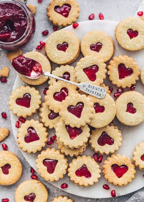 Jammie Dodgers, Lentil Dahl, Plain Cookies, Jelly Cookies, Jam Tarts, Delicious Christmas Cookies, Linzer Cookies, Vegan Cookies Recipes, Buttery Shortbread Cookies