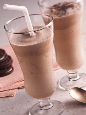 Tropical mocha smoothie is creamy,flavorful,and low calories per serving. Mocha Smoothie, Chocolate Garnishes, Iced Mocha, Chocolate Malt, Malted Milk, Coffee Chocolate, Hot Cocoa Mixes, Think Food, Smoothie Shakes