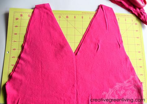 How to Make a No-Sew Reusable Shopping Bag from a T-Shirt - Creative Green Living Eco Crafts, Large Safety Pin, Sewing Shirts, Country Chic Cottage, Slouchy Bag, Quilting Rulers, Tshirt Bag, Tshirt Crafts, Old Shirts