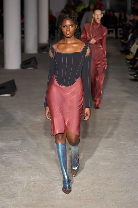 Priscavera Fall 2023 Ready-to-Wear Fashion Show | Vogue Fall 2023 Ready To Wear, 2023 Ready To Wear Collection, 2023 Ready To Wear, 2023 Fashion, Pink Skirt, Fall 2023, Fashion Show Collection, Jil Sander, Italian Fashion