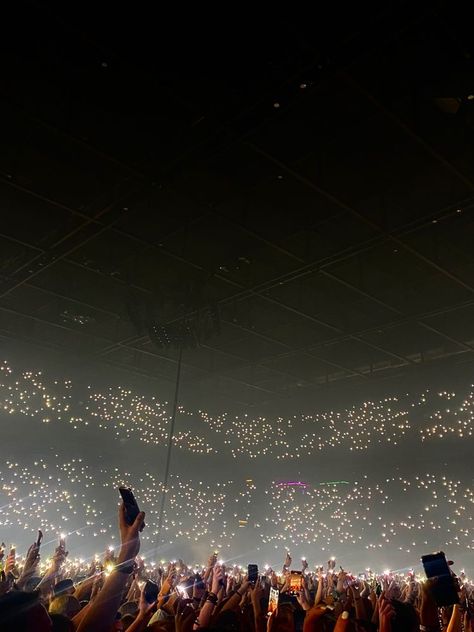 Crowds Aesthetic, Crowd Of People Aesthetic, Concert Lights Aesthetic, Concert Crowd Aesthetic, Show Aesthetic Music, People At Concert, Concert Aesthetic Crowd, Aesthetic Concert Pictures, Concert Vibes Aesthetic