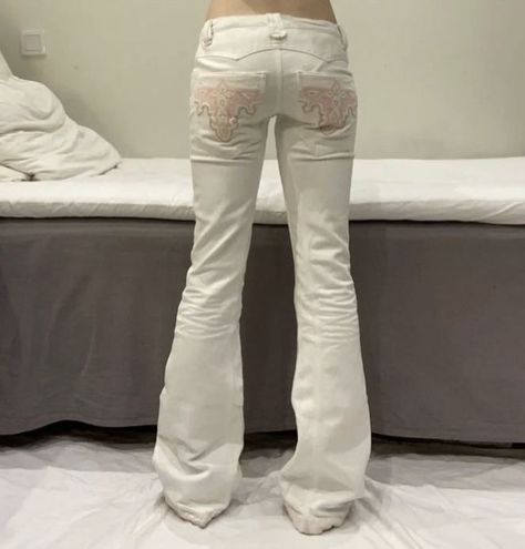 White Jeans Outfit Y2k, Coquette Bottoms, White Jeans Y2k, Coquette Finds, Coquette Pants, Flare Jeans Outfit, White Flared Jeans, 2000s Clothing, 2000s Outfit