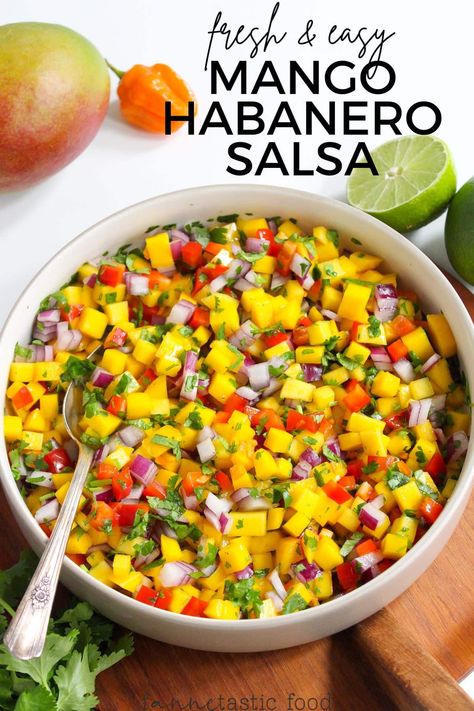 Fresh Mango Salsa Recipe, Mango Habanero Salsa, Quick Salsa, Mango Salsa Recipe, Fresh Mango Salsa, Habanero Salsa, Grilled Halibut, Chile Jalapeño, Mango Salsa Recipes