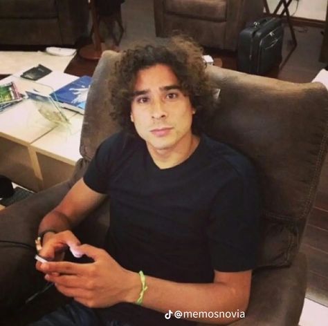 Memo Ochoa, Mexico Team, Mexico National Team, Latina Hair, Mexico Soccer, White Ferrari, Im Obsessed, Soccer Boyfriend, Soccer Guys