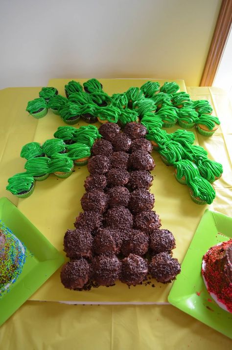 My cupcake palm tree! Luau Pull Apart Cupcakes, Luau Cupcake Cake, Palm Tree Cupcakes, Pull Aparts, Pull Apart Cupcake Cake, Pull Apart Cake, Cake Pulls, Chicka Chicka Boom Boom, Pull Apart Cupcakes