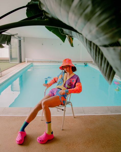 Pool Fashion Photography, Pool Fashion Editorial, Beach Fashion Editorial, Pool Holiday, Summer Editorial, Swimming Pool Photos, Pool Photography, Vogue Photo, Crocs Fashion