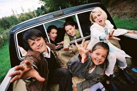 Josh Hutcherson with Devon Wood NZ actress (reaching out of the window) Bridge To Terabithia, Bailee Madison, Annasophia Robb, Josh Hutcherson, We Heart It, Bridge, Sign Up, Lost, Tumblr