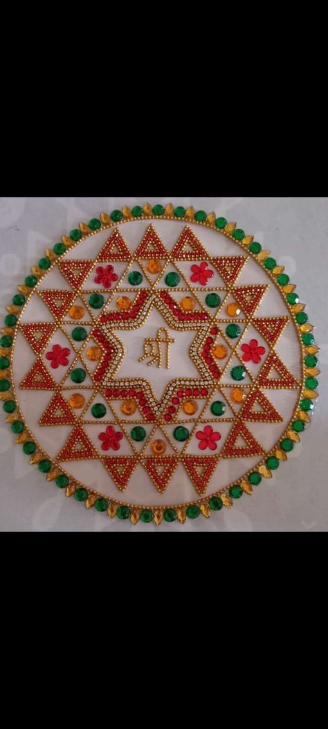 Puja Room Decoration, Kundan Rangoli Designs, Kundan Rangoli, Acrylic Rangoli, Indian Temple Architecture, Pooja Thali, Kundan Work, Mirror Crafts, Diwali Greetings