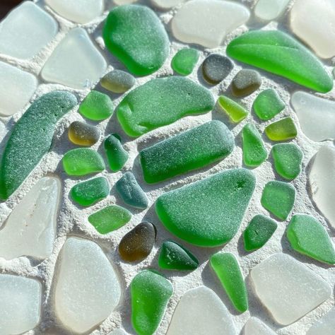 Kenneth Blaine (@kenneth.blaine.studio) • Photos et vidéos Instagram Bathroom Sea Theme, Sea Turtle Mosaic, Mosaic Table Top Designs, Turtle Mosaic, Sea Glass Mosaic, Beach Glass Crafts, Shell Mosaic, Succulent Garden Diy, Mosaic Art Projects