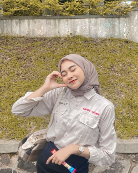 Outfit kuliah baju kampus Kampus Ootd Hijab, Ootd Ke Kampus Hijab, Outfit Ke Kampus, Rok Outfit, Muslim Women Hijab, Outfit Hijab, Ootd Hijab, Muslim Women, Mix N Match