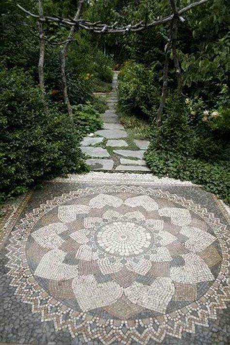 Mandala design on walkway made from stone Diy Mosaic Garden, Front Garden Design, Pebble Mosaic, Stone Path, Mosaic Design, Have Inspiration, Mosaic Garden, Garden Pathway, Garden Path