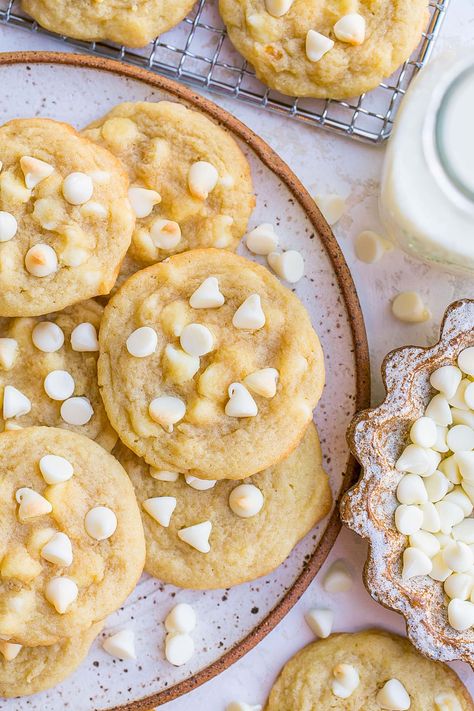 White Choc Cookies, Chocolate White Chip Cookies, White Chocolate No Bake Cookies, Chocolate Margarita, White Chocolate Oatmeal Cookies, Chocolate No Bake Cookies, White Cookies, Chocolate Chip Blondies, Basic Cookies