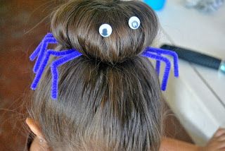 so cute!! a spider bun. :) Diary Of A Mother Bird: Creepy Crawly Hair Spider Bun Hair, Pumpkin Hair Bun, Spider Hair Bun, Grace Ann, Hairstyles Halloween, Mini Boo, Mother Bird, Fun Halloween Crafts, Holiday Hair