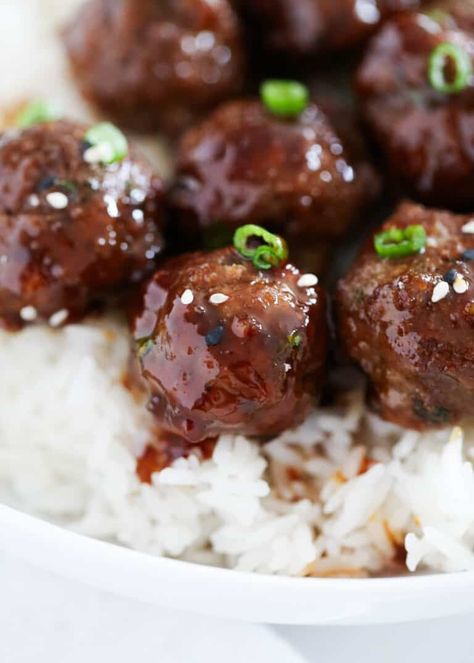 This Asian meatballs recipe is about to become a new family favorite. They're baked for 20 minutes until tender then drenched in a sweet and savory sticky glaze. Enjoy as an appetizer for all your upcoming parties or dinner any night of the week! Soy Sauce Garlic, Sticky Sauce, Asian Meatballs, Meatball Sauce, Garlic And Ginger, How To Cook Meatballs, I Heart Naptime, Meatballs Recipe, White Bowls