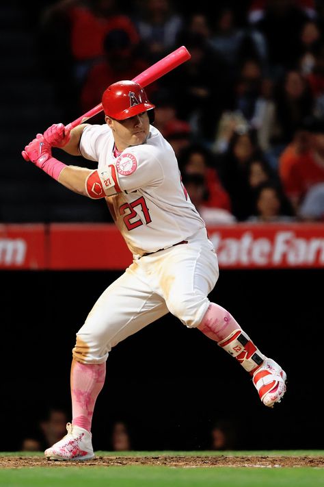 Baseball Batter Pose, Mike Trout Aesthetic, Batting Stance, Mike Trout Wallpaper, Baseball Photography Action, Baseball Action Shots, Anaheim Angels Baseball, Mlb Baseball Players, Baseball Batter