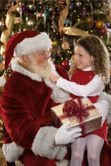 Professional Santa Photos, Christmas Card Photo Ideas, Family Christmas Photos, Weekend Images, Christmas Poses, Christmas Tree Lots, Christmas Card Pictures, Family Christmas Pictures, Santa Photos