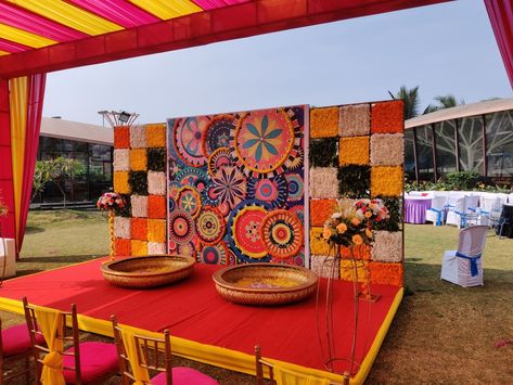 Urli setup in Haldi Ceremony Haldi Ceremony Selfie Booth, Haldi Ceremony Photo Frame, Pool Side Haldi Decor, Haldi Ceremony Entry, Haldi Ceremony Decorations Pool Side, Haldi Decoration Ideas, Haldi Decoration, Haldi Ceremony, Decoration Ideas