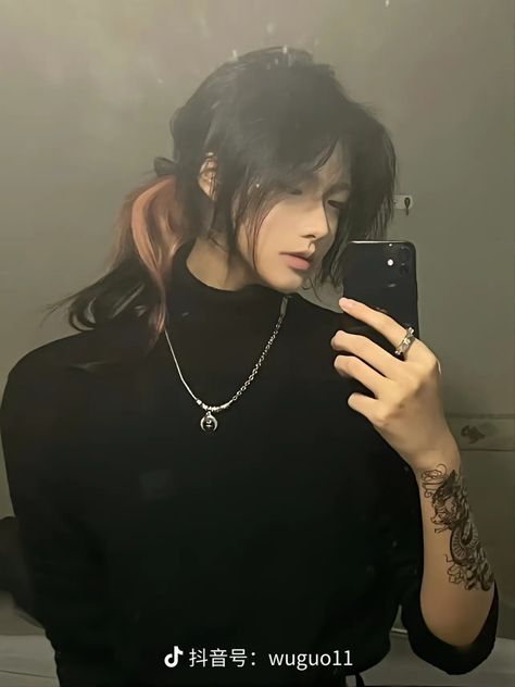 Long Hair Masculine Girl, Feminine Hairstyles For Men, Masculine Hairstyles For Women Long Hair, Asian Mullet Hairstyle Women, Hair Masculine, Feminine Men Aesthetic, Masculine Women, Handsome Women, Masc Women