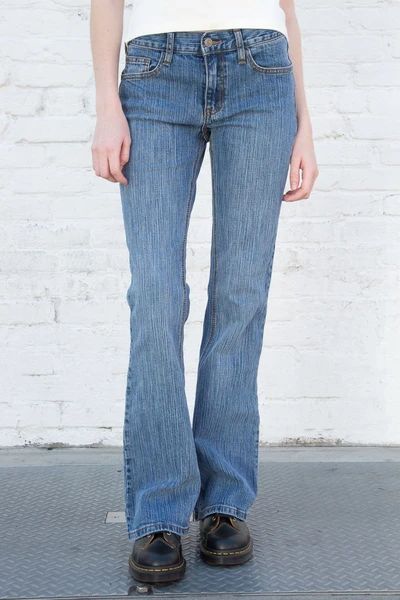 Jeans – Brandy Melville Brandy Melville Jeans, 90s Jeans, 90s Denim, Tee Outfit, Cotton Cardigan, Denim Flares, Mode Vintage, Cotton Sweater, Denim Wash