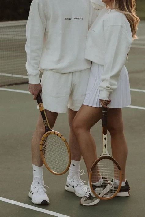 Mode Tennis, Tennis Court Photoshoot, Country Club Aesthetic, Tennis Photoshoot, Tennis Aesthetic, Tennis Life, Clubbing Aesthetic, Vintage Tennis, Sports Aesthetic