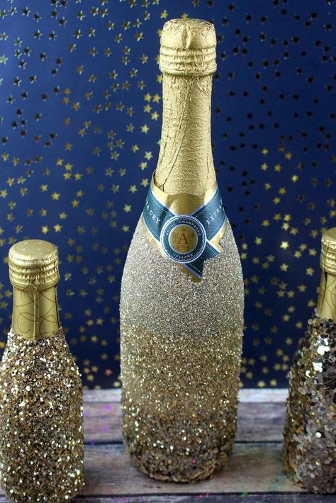 Add some serious sparkle to any get-together with these Glitter Champagne Bottles! The easy Christmas craft is a fun way to upcycle wine bottles, too. Decorating Champagne Bottles, Diy Glitter Bottles, Decorated Champagne Bottles, Upcycle Wine Bottles, Types Of Champagne, Glitter Champagne Bottles, Glitter Bottles, Custom Champagne Bottle, Sweet Cart