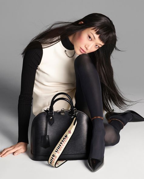 Louis Vuitton Clothes, Korean Bag, Louis Vuitton Presents, Sora Choi, Vogue Photo, Carine Roitfeld, Alma Bb, Fashion Magazine Cover, Classy Aesthetic