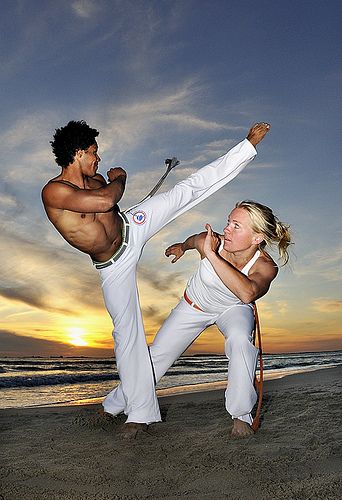 Capoeira Capoeira Art, Brazilian Martial Arts, Elements Of Dance, Combat Art, Fair Play, Krav Maga, Dynamic Poses, Action Poses, Mixed Martial Arts