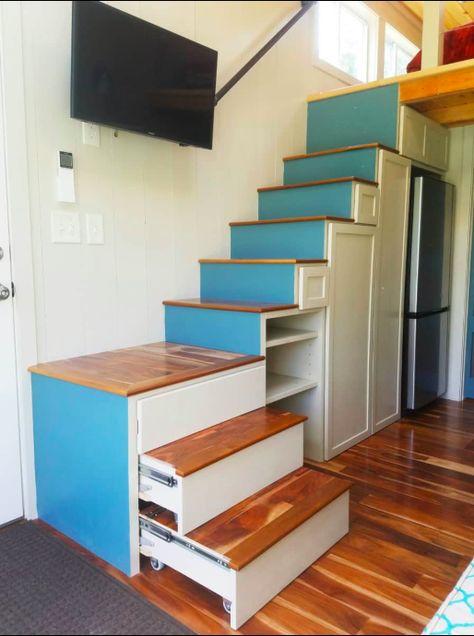 awesome drawer/stairs that slide in Pull Out Stairs, Under Stairs Shelves, House Staircase Design, Tiny House Staircase, Drawer Stairs, Stairs Shelves, Small Space Stairs, Under Stairs Space, Under Stairs Storage Ideas