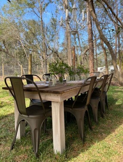 Today I wanted to share how my husband and I made our simple farmhouse diy outdoor table for our new outdoor space! We recently moved so we are starting over from scratch on all of our outdoor spaces! We needed this outdoor table on our new property! It’s easier than you think to create an outdoor table! SUPPLIES:1-4x4x12 for the legs-$186-1x6x8’s deck boards for the top-$333-2x4x10’s for the frame-$142.5 inch exterior screws-$5-had on handGloves-$5-had on handPaper Towels-$1-ha… Outdoor Harvest Table, Small Patio Table, Outdoor Dining Table Diy, Outdoor Farmhouse Table, Dining Table Diy, Outside Table, Simple Dining Table, Outdoor Furniture Diy Easy, Diy Outdoor Table