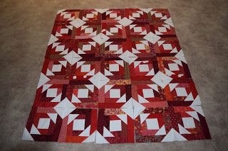 JulieKQuilts: Pineapple blossom quilt! A Bonnie pattern! Pineapple Blossom Quilt, Blossom Quilt Pattern, Pineapple Quilt Pattern, Blossom Quilt, Bandana Crafts, Pineapple Quilt, String Quilt, Chic Quilts, Spring Quilts