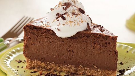 Planning a Mexican menu? Complete the meal with this heavenly cheesecake—the cinnamon and chili powder add authentic flavor. Chocolate Abuelita, Mexican Menu, Biscotti Al Cacao, Chocolate Cheesecake Recipes, Mexican Chocolate, Chocolate Pie, Mexican Dessert, Melting Chocolate Chips, Chocolate Pies