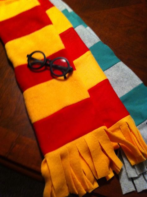 Diy Harry Potter Scarf, Harry Potter Felt, Harry Potter Kostüm, Classe Harry Potter, Gryffindor Scarf, Cumpleaños Harry Potter, Fleece Projects, Harry Potter Scarf, Festa Harry Potter