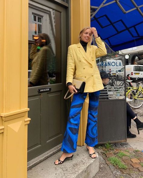 I Live In Blazers, So You Know I’m Buying Into This New Trend Hanna Stefansson, Bright Blazer, Prada Dress, Glad Rags, Green Blazer, Pink Blazer, Spring Fashion Trends, Suit Style, New Trend