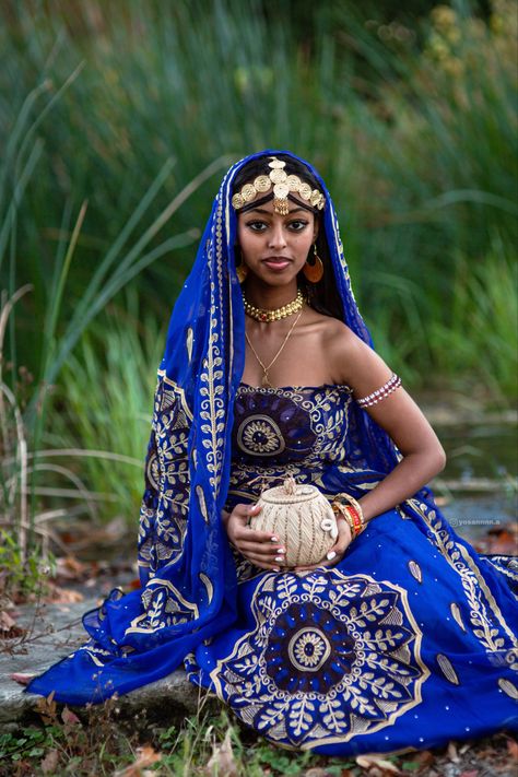 Eritrean girl in zuria Habesha kemis adere dress, East African women, gold jewelry, beautiful girl, Horn of Africa, East African women, bilen girl, tigre, nara, hidareb, bedawit, Dirac, Somalia, Somali Eritrean Bilen Culture, South African Traditional Clothing, Eritrean Women, Eritrean Culture, Eritrean Clothing, Asmara Eritrea, Culture Clothes, New Animation Movies, Sea Fashion