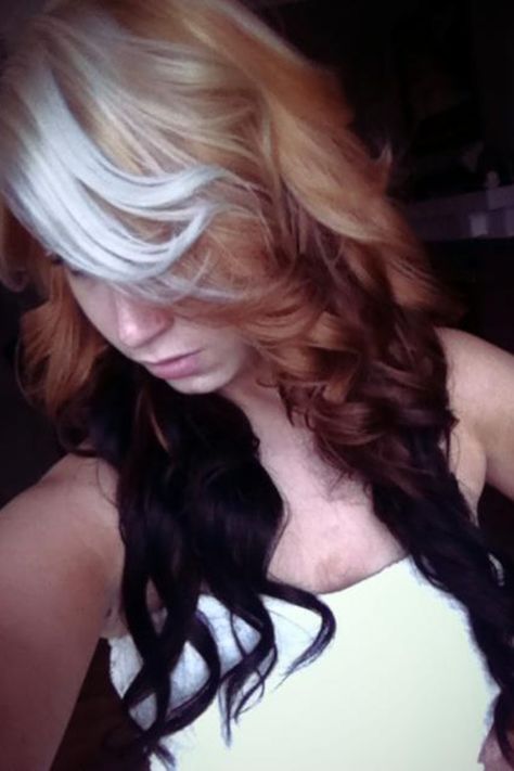 Unique ombre hair, white, honey blonde, brown, black, hair colors Reverse Ombre Hair, Reverse Ombre, White Honey, Hair Color Unique, Beautiful Hair Color, Trendy Hair Color, Trendy Hair, Cool Hair, Love Hair