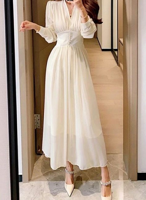 40s Inspired Wedding Dress, Simple Dress Classy Elegant, Dresses For Short People, Classy Trousers Outfit, Celana Jogger Wanita, Elegant Dresses Classy, Classic Hats, فستان سهرة, Fancy Dress Design