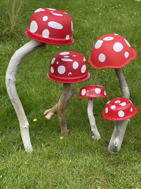 Diy Mushroom Decor Yard Art, Yard Fall Decor, Mario Halloween, Mushroom Party, Whimsical Mushrooms, Mushroom Crafts, Garden Mushrooms, Fairy Decor, Outdoor Classroom