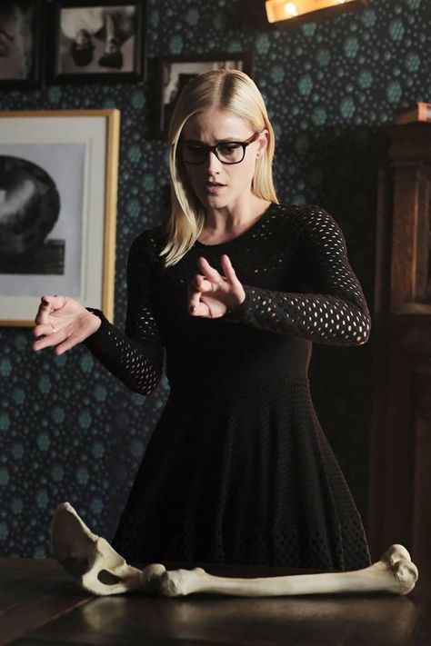 Alice Quinn Magicians, The Magicians Alice Quinn, Alice Quinn, Witchcraft Art, The Magicians Syfy, Olivia Taylor Dudley, Ladybug Movie, Witchy Vibes, Rec Room